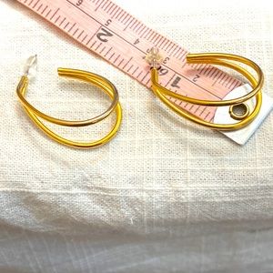 5/$10❤️❤️❤️Vintage 90s Post Earrings some tarnish new rubber backs Gold Tone